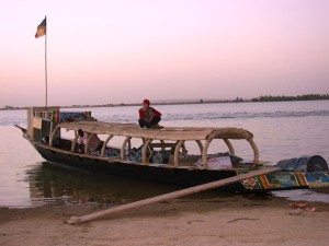 CDV on pinasse on Niger